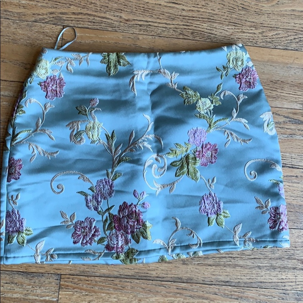 Embroidered mini skirt